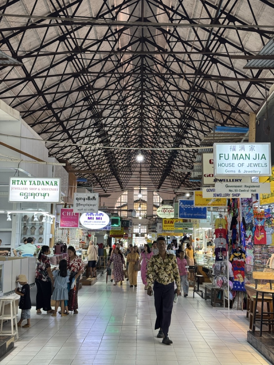 Bogyoke Aung San Market, Yangon